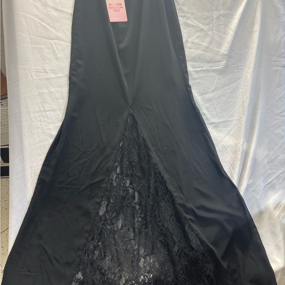 Hello Molly Black Backless Lace Dress - Picture 6 of 12